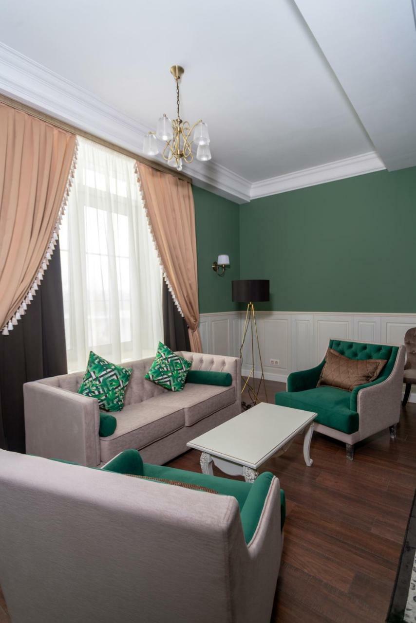 Royal Bv Hotel Ust-Kamenogorsk Exterior photo
